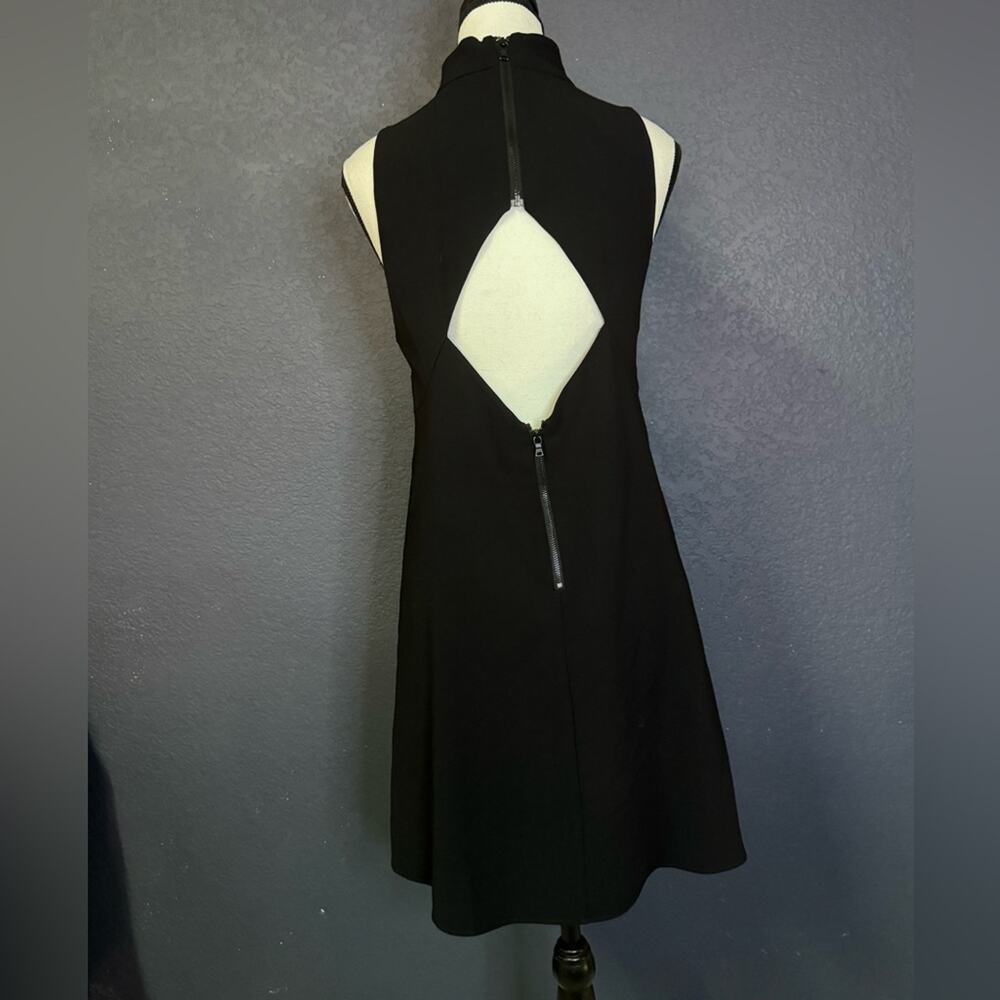 Alice + Olivia Black Sleeveless Mini Dress w/ Back Cut out -
Fits like M